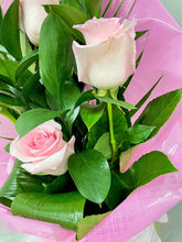 Modern Front Facing (6 Rose) Bouquet